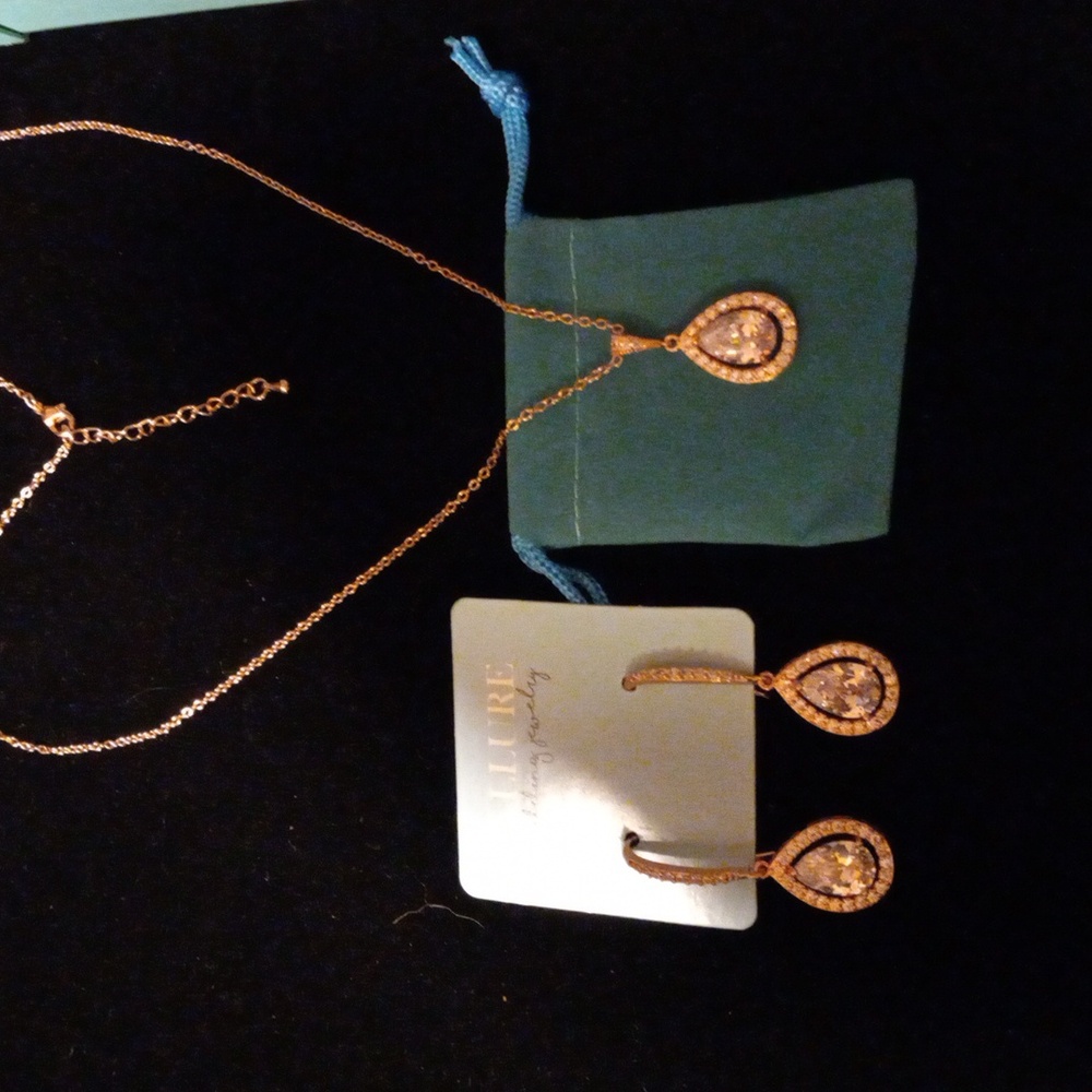 Allure necklace